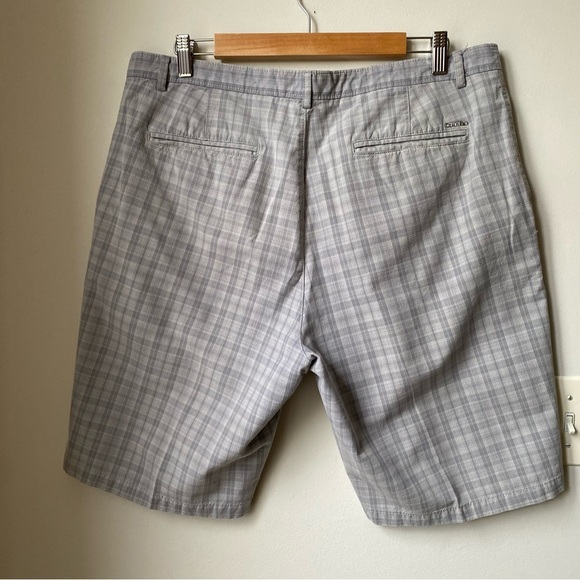 Calvin Klein Light Gray Checkered Golf Men's Shorts - Picture 5 of 6